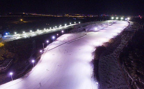 7.滑雪场夜场雪道.jpg