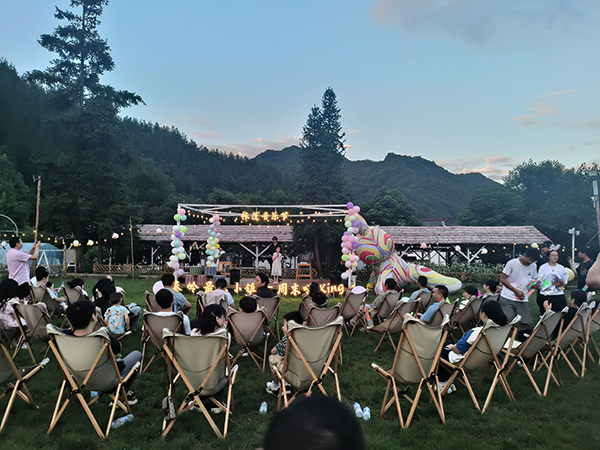 在稻田公园举办星空音乐节.jpg