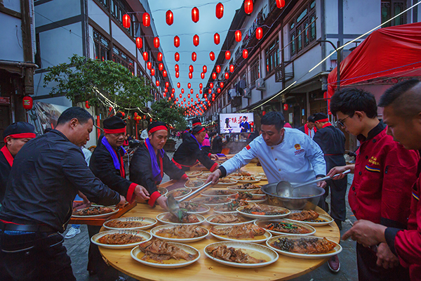 图片24：丽水街长桌宴.jpg