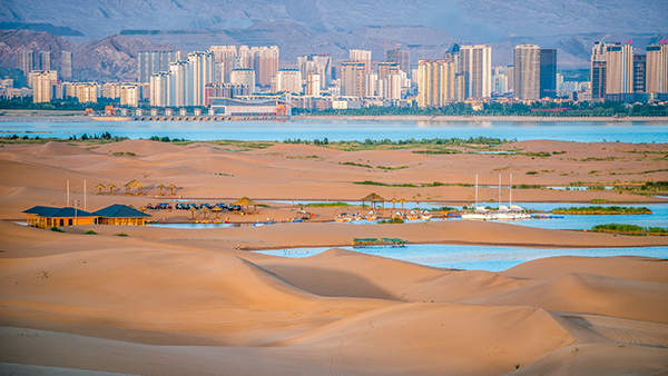 内蒙古自治区乌海市海勃湾区乌海湖休闲度假旅游区西岸自然风光.jpg.png