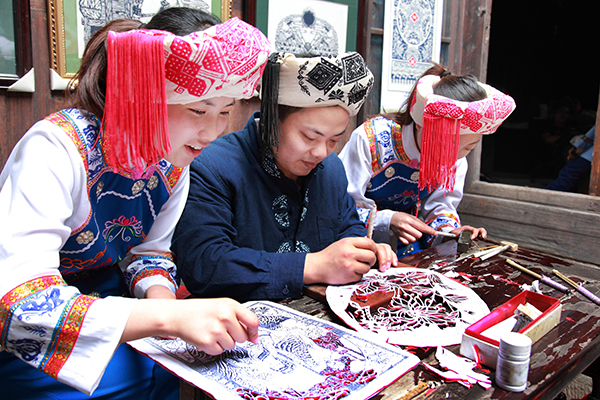 图片24：泸溪踏虎凿花.jpg