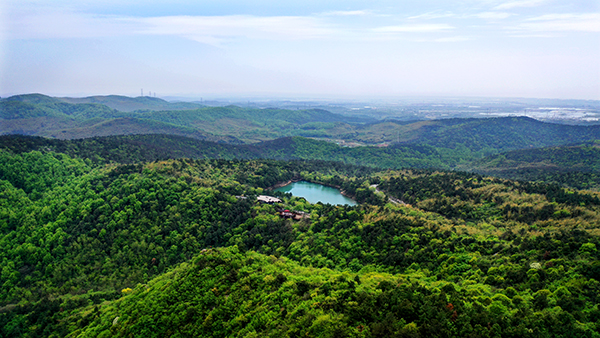 72、天池全景.jpg