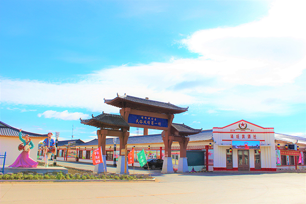 汤旺乡风情园大门牌楼.JPG