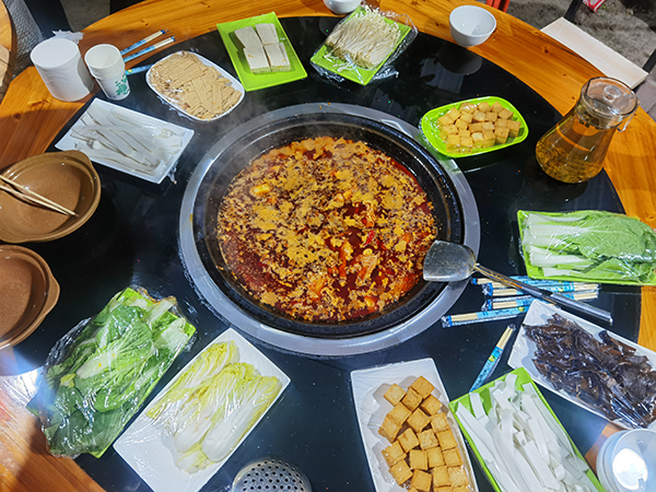 图片9：龙泉山庄特色柴火鸡.jpg