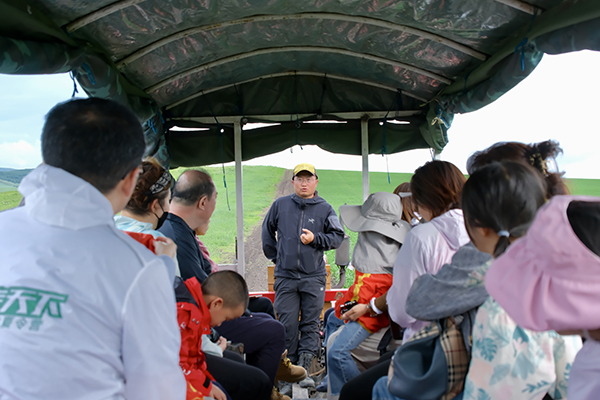 图片 2：呼伦贝尔市额尔古纳市上库力撒欢牧场拖拉机游农场.jpg
