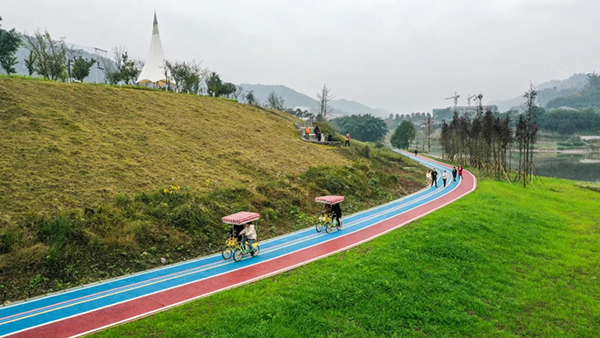温泉城彩色步道2.jpg