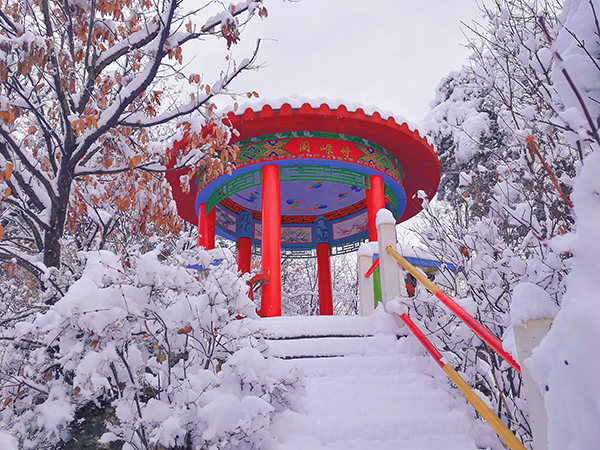 鸡冠洞雪景.jpg