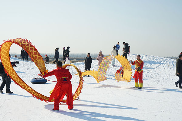 冰雪节舞龙.jpg
