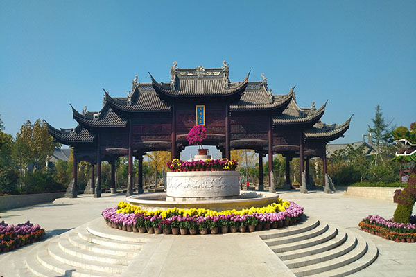 10、朱仙镇景点门口.jpg