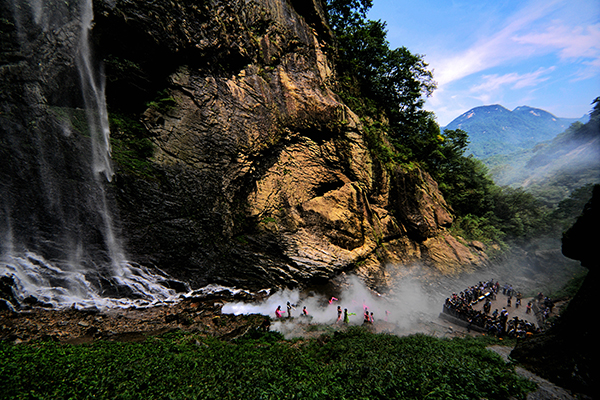 图片10：燕子河大峡谷天坑仙境.jpg