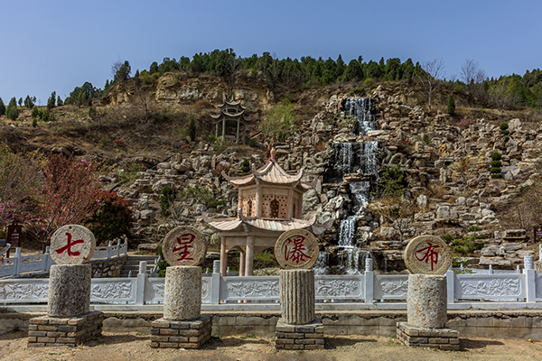 昆仑山景区七星瀑布.jpg