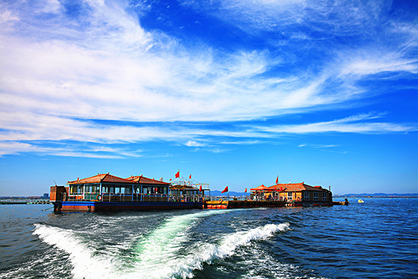乘船游览桑沟湾 .jpg