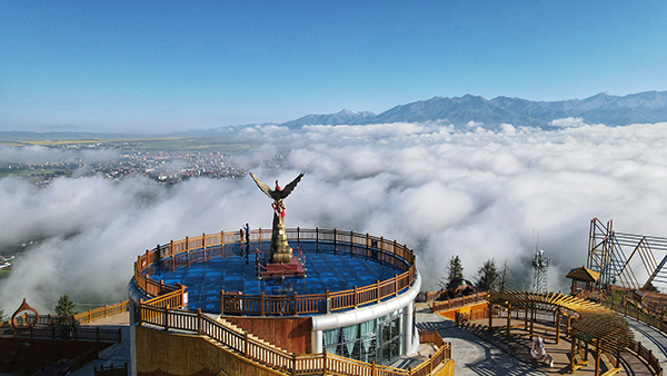 照壁山景区观光台.jpg