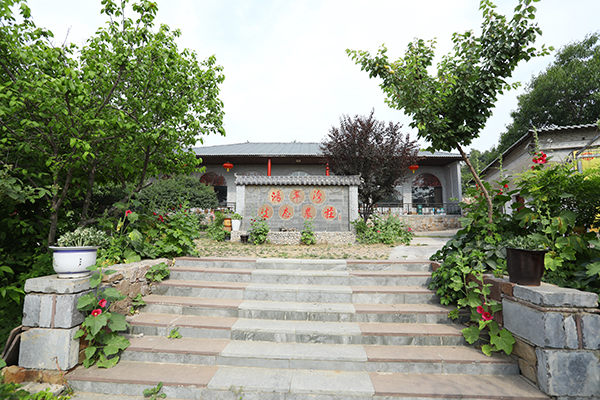 6.杨岭鸿翠湾生态农庄.jpg