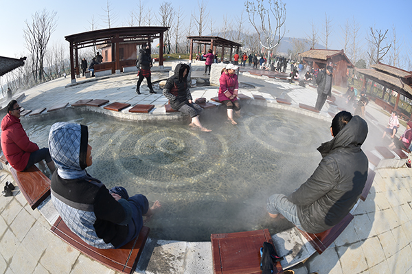 汤山金乌温泉公园 -泡脚池.jpg