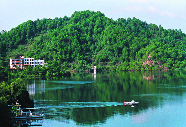 潭湖.jpg