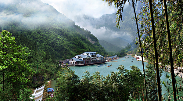 三峡竹海圣水湖全景.jpg