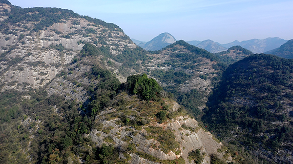 大溪层叠山峦.jpg