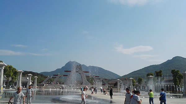 山门喷泉.jpg