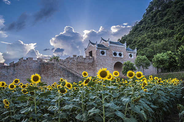 勾蓝瑶寨风光--古城墙.jpg
