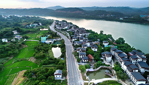 图4：美丽的环江村雷村屯.JPG