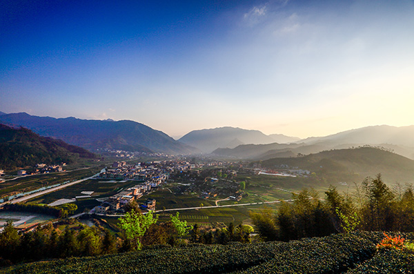 1.大地村的早晨.jpg