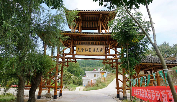 1湖北省罗田县天堂和美生态园门楼.jpg
