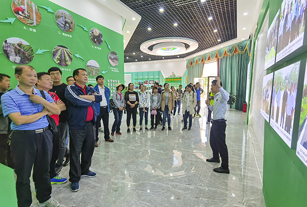 金穗产业游（万亩火龙果展厅）.jpg
