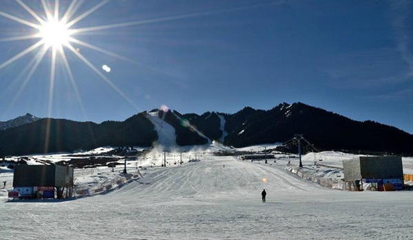 丝绸之路国际滑雪场1.jpg