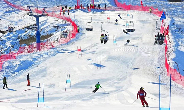 巩留县冰雪运动中心1.jpg