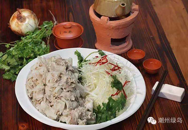 特色餐饮：白灼乌猪肉.jpg
