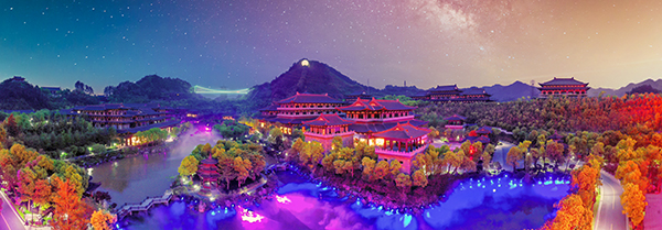 精品点2   根缘小镇夜景图.jpg