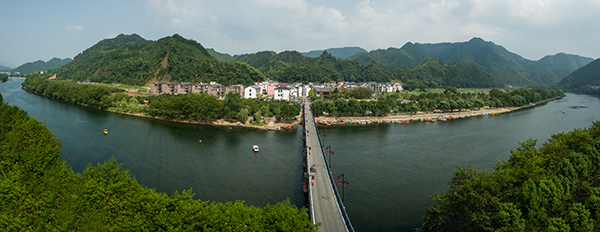 精品点3   下淤村全景  余志明.jpg