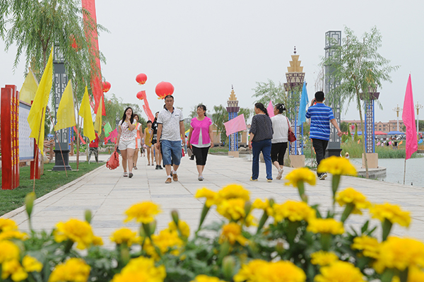 11.一师阿拉尔市十六团荷花主题公园一角.JPG