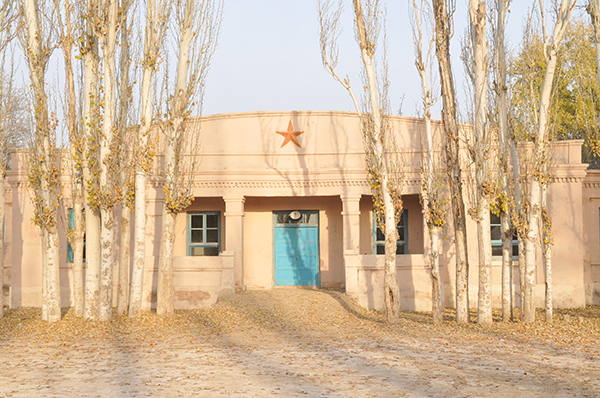 21.一师阿拉尔市十六团老一营正门.jpg