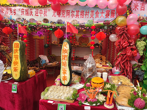 10.亚曼苏生态乐园 胡杨广场举办第一场美食节.jpg