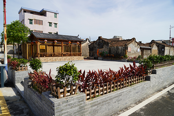 13.东陇社区居民休闲广场.JPG