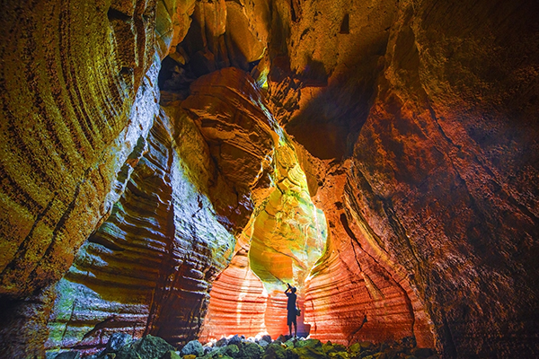 龙山县乌龙山大峡谷地下秘境.jpg
