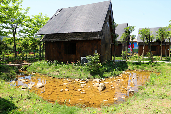3、特色木屋包间.jpg