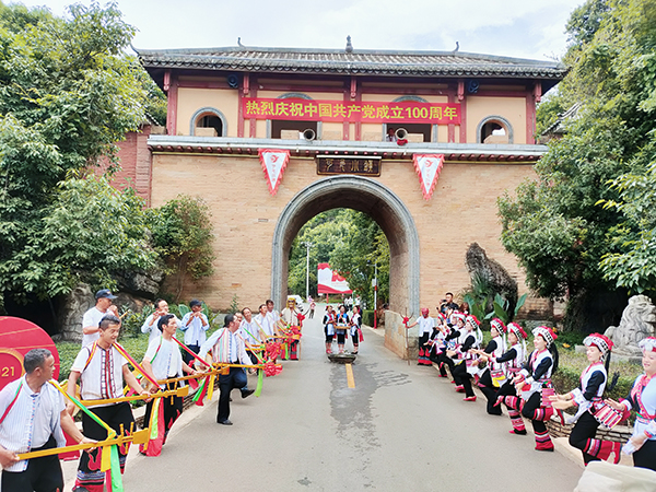 寨门迎宾.jpg