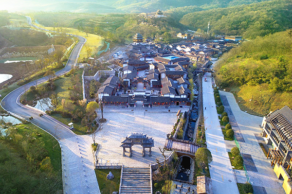 1. 宝华山顶俯瞰图.jpg