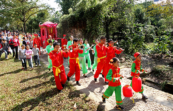 “岕里婚庆”互动演出.jpg