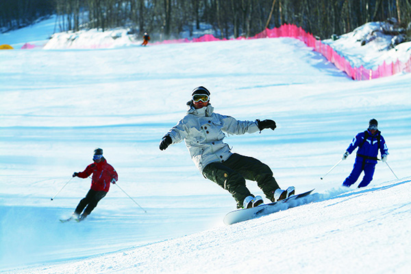 滑雪场波浪道.jpg