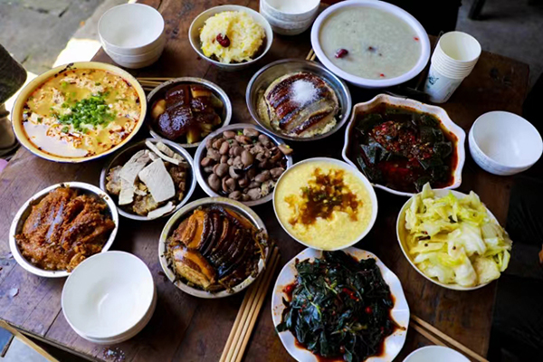鱼池一桌饭.jpg
