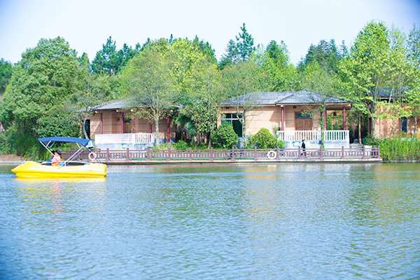 华盛山庄-临湖民宿.jpg