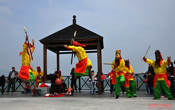 图片5-蜜桔湖景区5.png