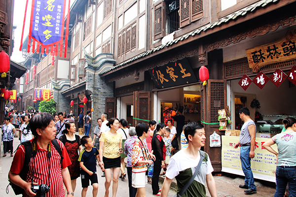 2.安居古城—游客.jpg
