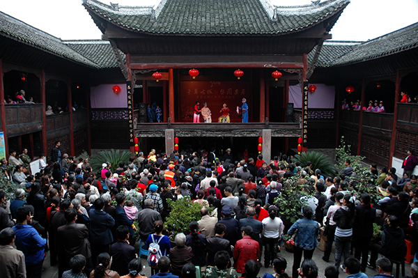 3.安居古城—湖广会馆唱大戏.JPG