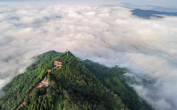 图片11：云上青峰————作者：蔡磊——18608285919.jpg