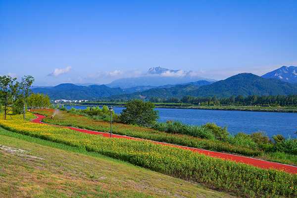 潜河湿地公园步道.jpg